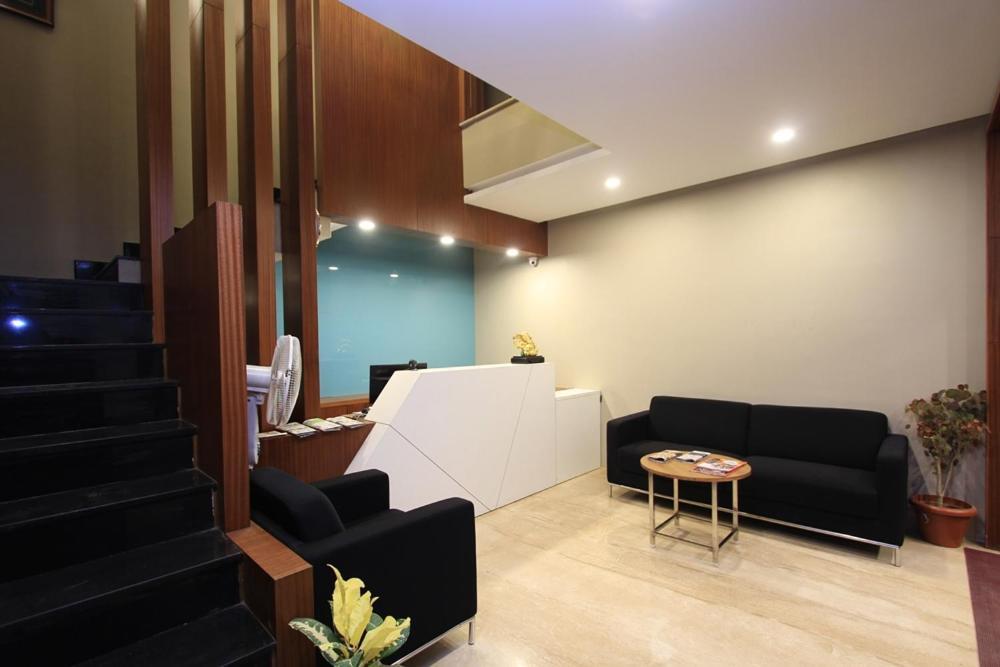 Samasth Rooms And Suits 迈索尔 外观 照片