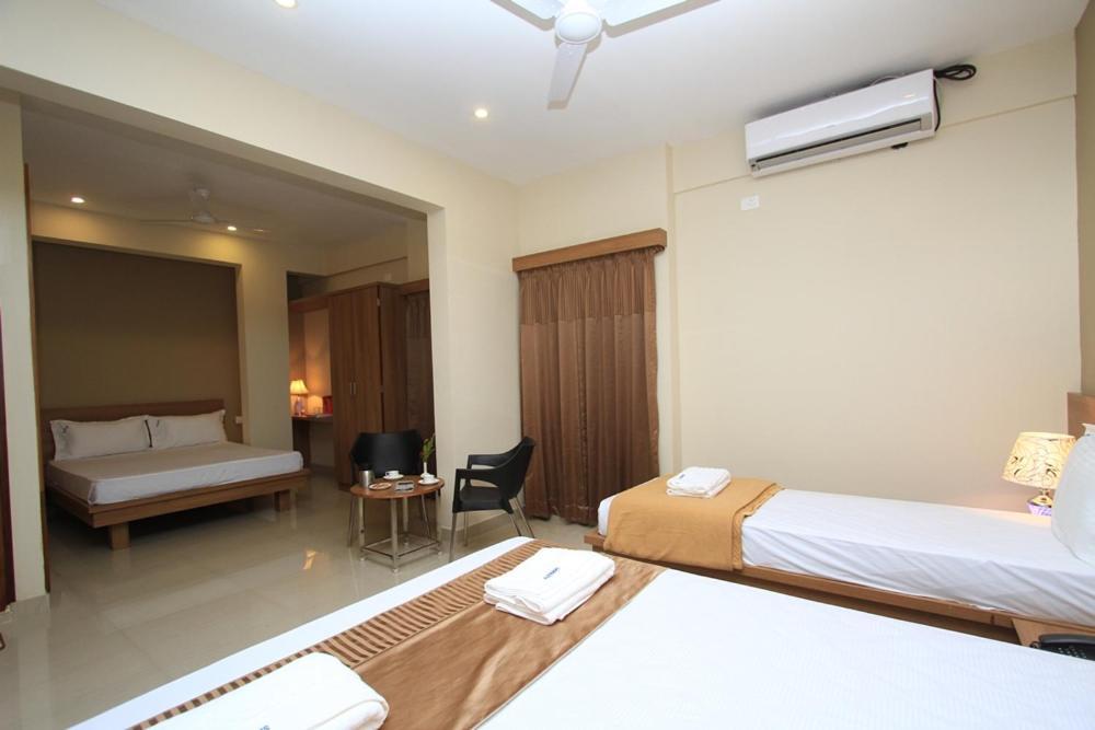 Samasth Rooms And Suits 迈索尔 外观 照片