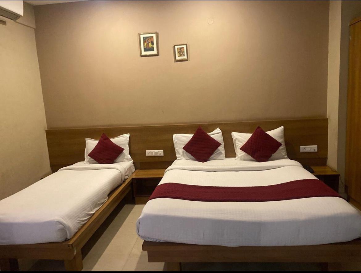 Samasth Rooms And Suits 迈索尔 外观 照片