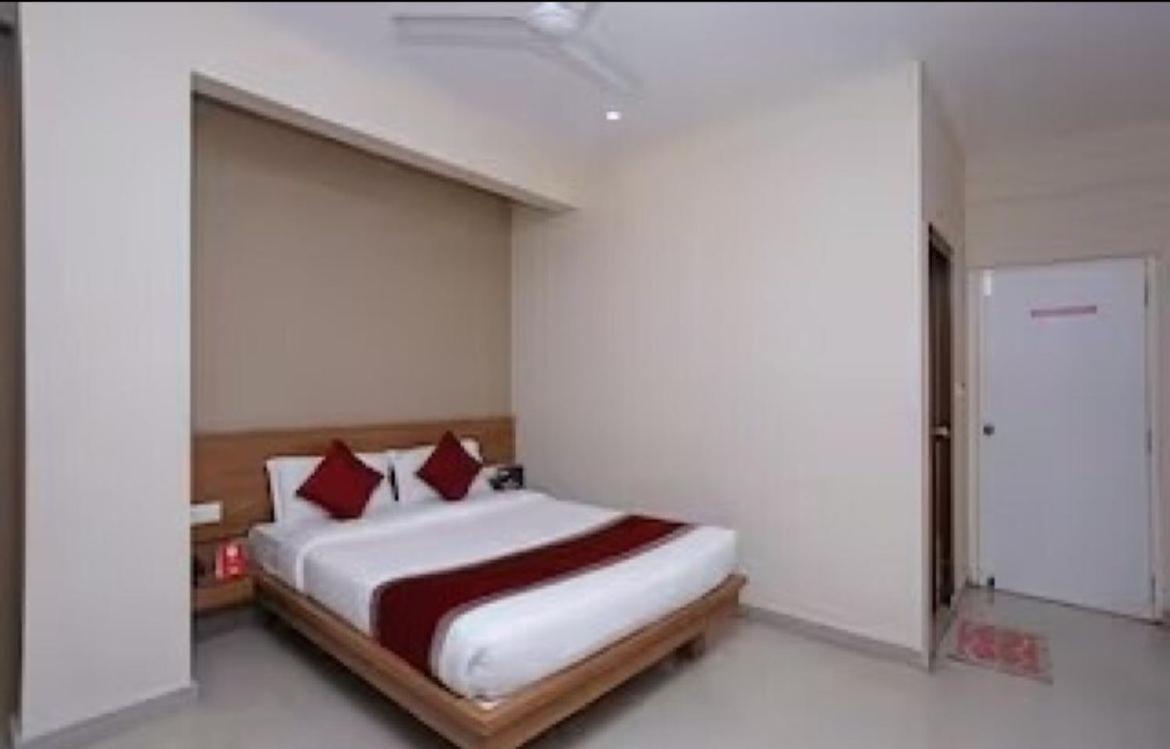 Samasth Rooms And Suits 迈索尔 外观 照片