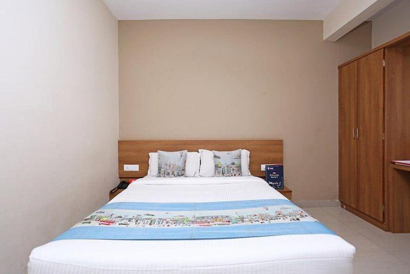 Samasth Rooms And Suits 迈索尔 外观 照片