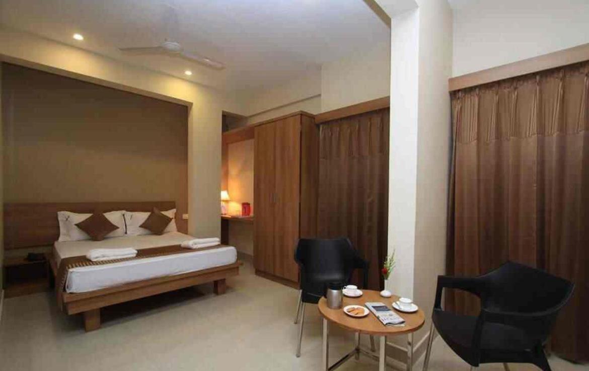 Samasth Rooms And Suits 迈索尔 外观 照片