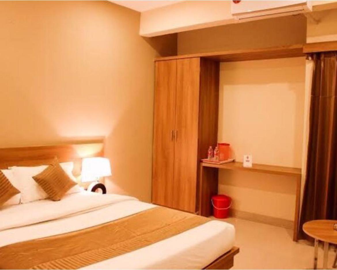 Samasth Rooms And Suits 迈索尔 外观 照片