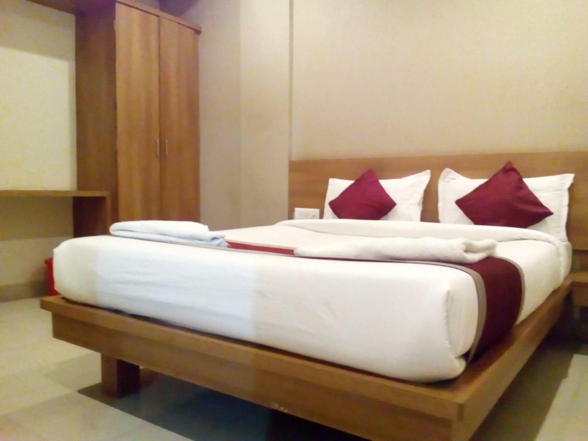 Samasth Rooms And Suits 迈索尔 外观 照片